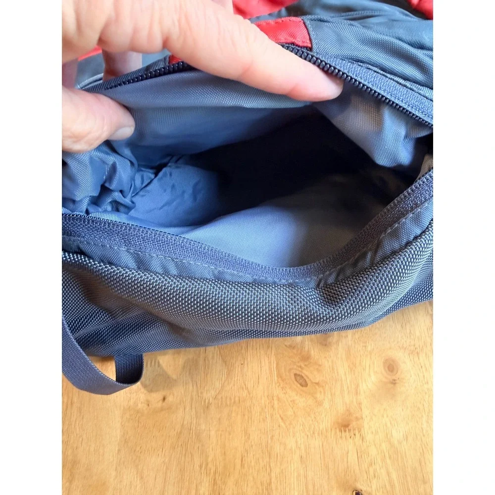 The North Face Messenger‎ Bag Grey Red Crossbody Shoulder Travel Commuter Bag
